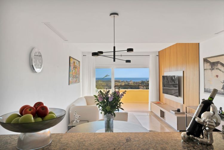 Apartment | Resale in Elviria in Elviria, Costa del Sol - Photo 4