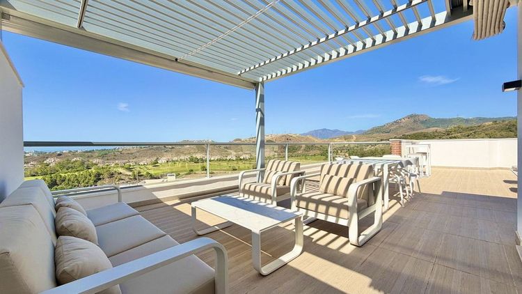 Penthouse | Resale in Los Arqueros in Los Arqueros, Costa del Sol - Photo 2