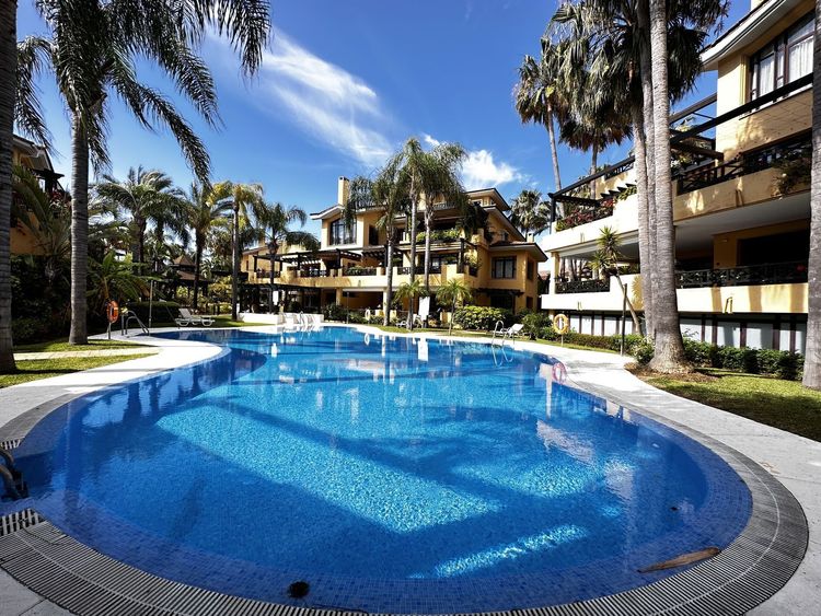 Apartment | Resale in Puerto Banús - Development photo 1