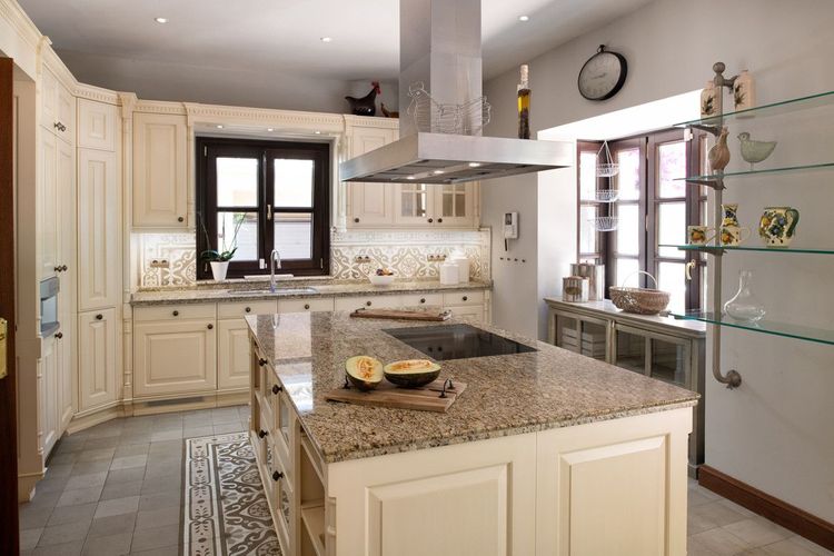 House | Resale in Marbella in Marbella Others, Costa del Sol - Photo 5