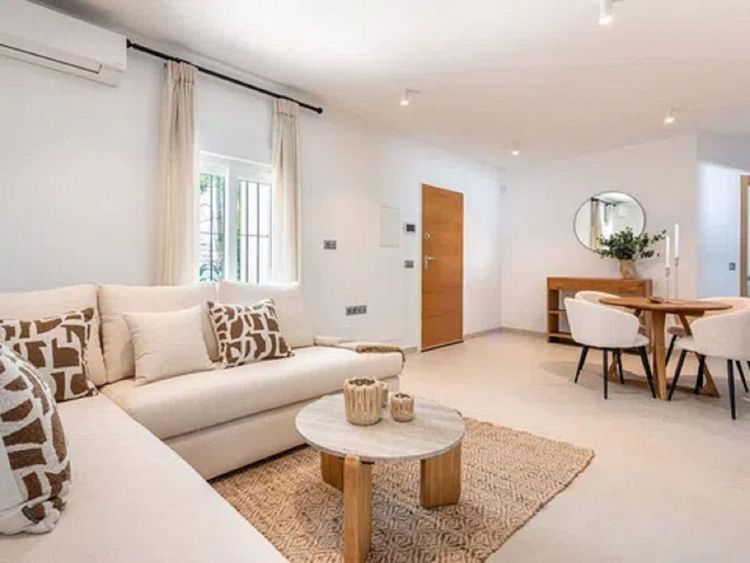 House | Resale in Los Boliches in Los Boliches, Costa del Sol - Photo 3