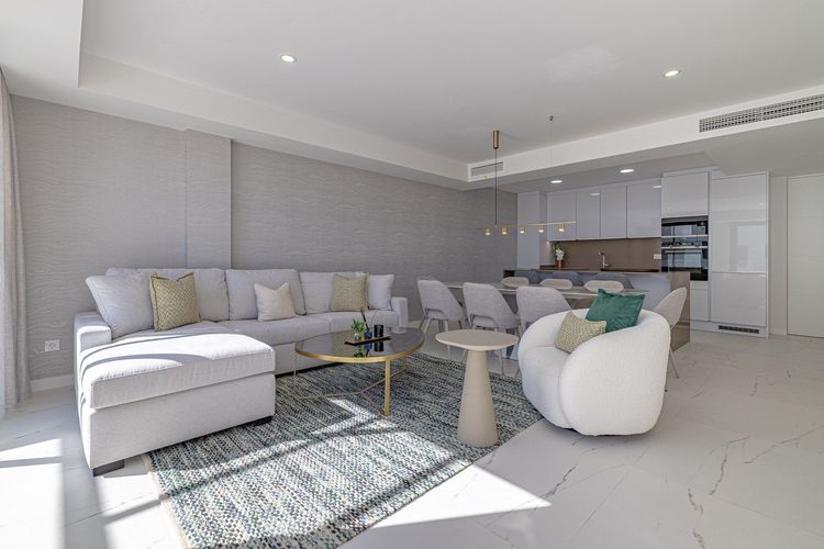 listing card gallery