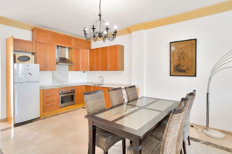 Apartment | Resale in Nueva Andalucía in Nueva Andalucía Others, Costa del Sol - Photo 5
