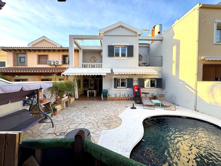 House | Resale in Puerto de la Torre in Puerto de la Torre, Costa del Sol - Photo 3