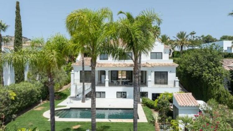 House | Resale in El Paraiso in El Paraiso, Costa del Sol - Photo 2