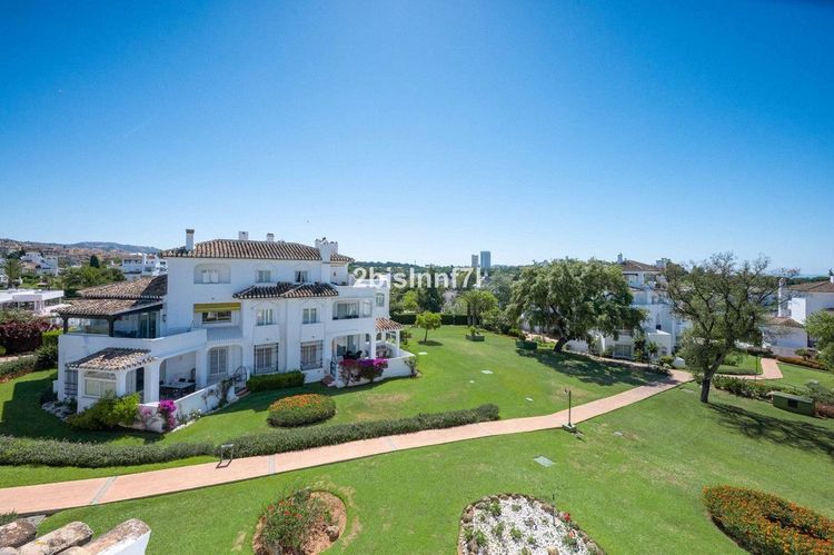 Penthouse | Resale in Elviria in Elviria, Costa del Sol - Photo 5