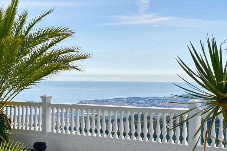 House | Resale in Algarrobo in Algarrobo, Costa del Sol - Photo 5