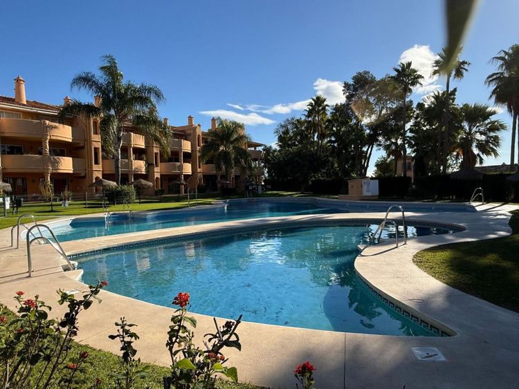 Apartment | Resale in Calahonda - Development photo 1