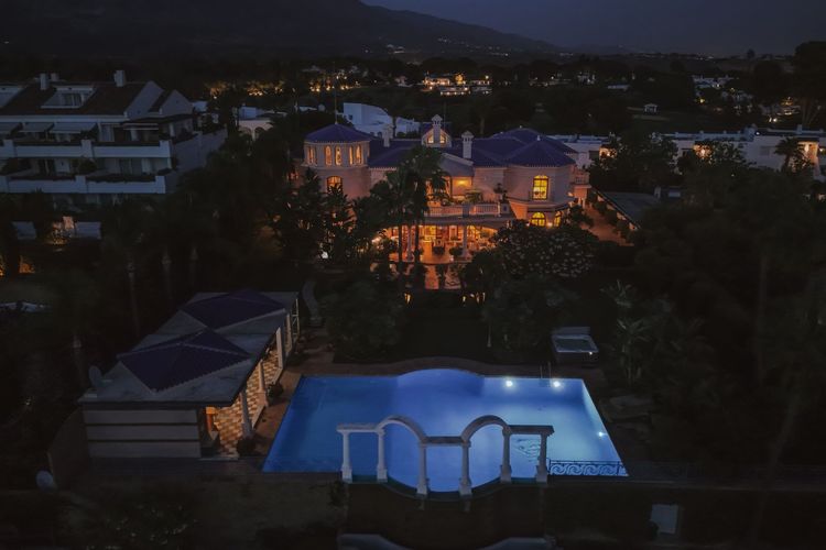 House | Resale in Nueva Andalucía in Nueva Andalucía Others, Costa del Sol - Photo 2