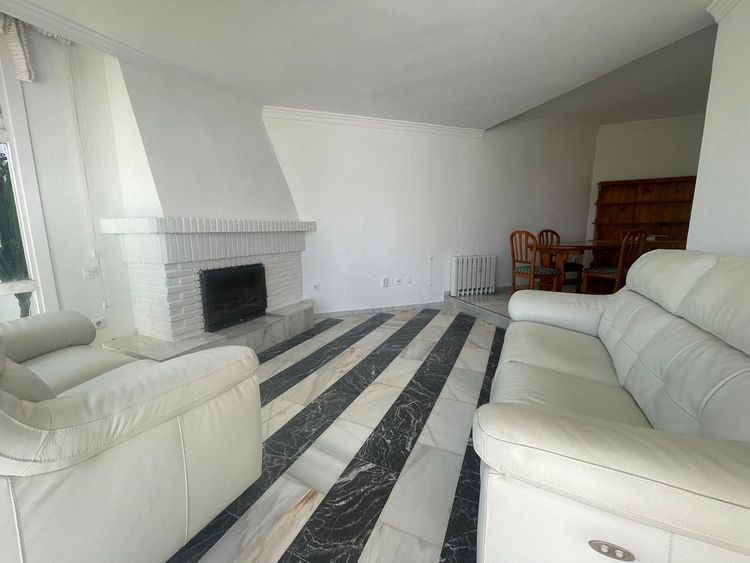 Apartment | Resale in Calahonda in Calahonda, Costa del Sol - Photo 4