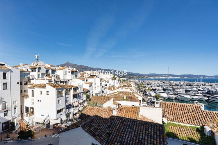 Apartment | Resale in Puerto Banús - Development photo 1