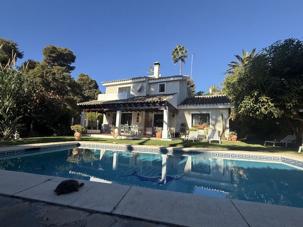 House | Resale in Calahonda in Calahonda, Costa del Sol - Main property photo