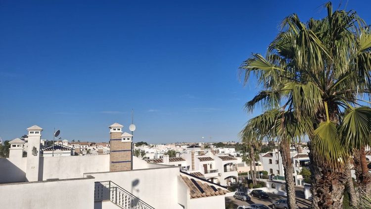 House | Resale in Villamartin in Villamartin, Costa Blanca - Photo 5