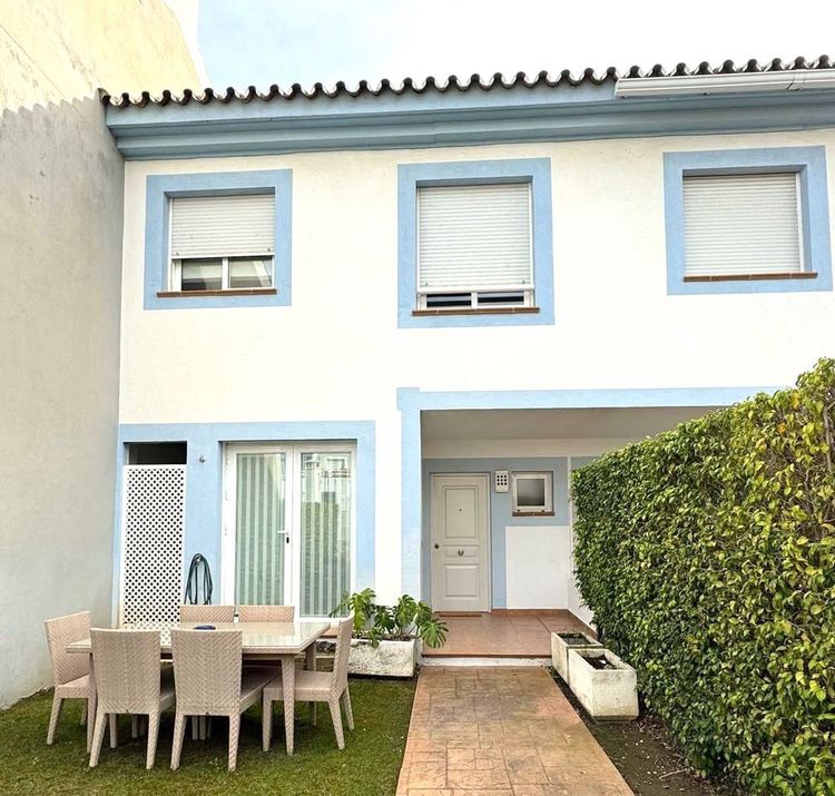 House | Resale in El Paraiso in El Paraiso, Costa del Sol - Photo 3