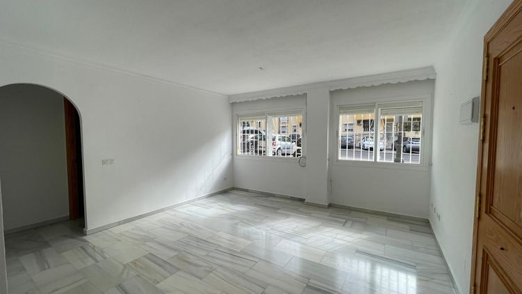 Apartment | Resale in Estepona in Estepona, Costa del Sol - Photo 2