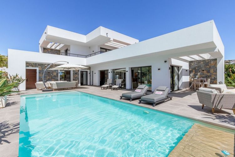 House | Resale in Moraira in Moraira, Costa Blanca - Photo 2