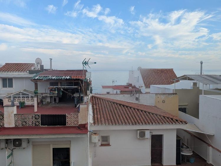 Apartment | Resale in La Carihuela in La Carihuela, Costa del Sol - Photo 3