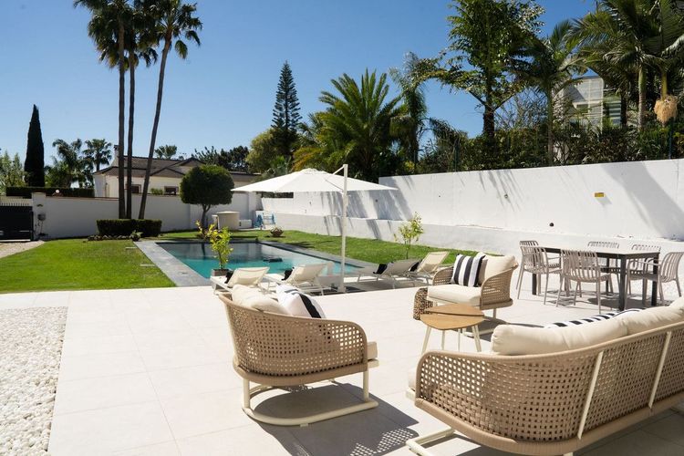 House | Resale in Estepona in Estepona, Costa del Sol - Photo 5