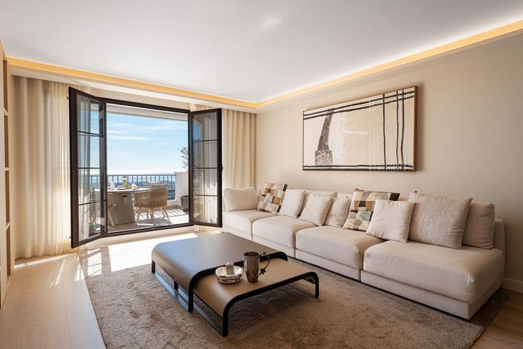 Apartment | Resale in Los Arqueros in Los Arqueros, Costa del Sol - Photo 2