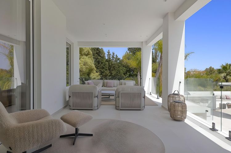 House | Resale in Atalaya in Atalaya, Costa del Sol - Photo 4