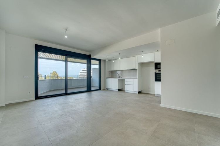 Apartment | Resale in Torremolinos in Torremolinos Others, Costa del Sol - Photo 2