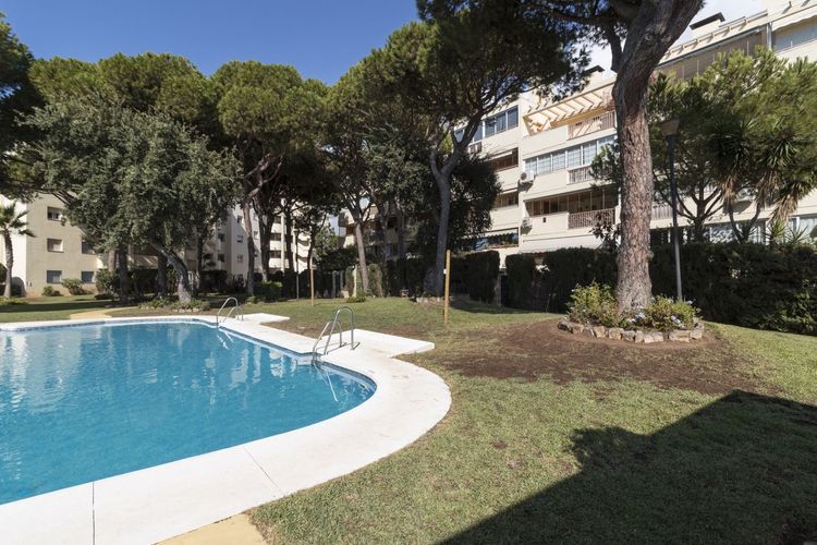 Apartment | Resale in Calahonda in Calahonda, Costa del Sol - Photo 2