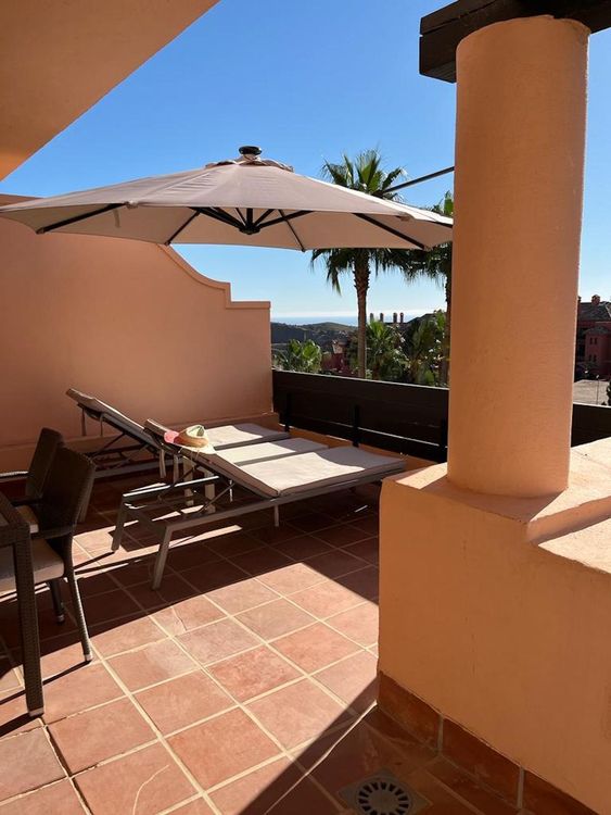 Apartment | Resale in Calahonda in Calahonda, Costa del Sol - Photo 2