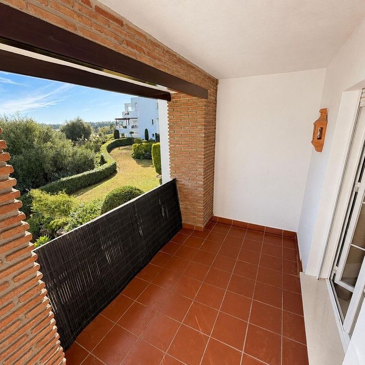 Apartment | Resale in Los Arqueros in Los Arqueros, Costa del Sol - Photo 5