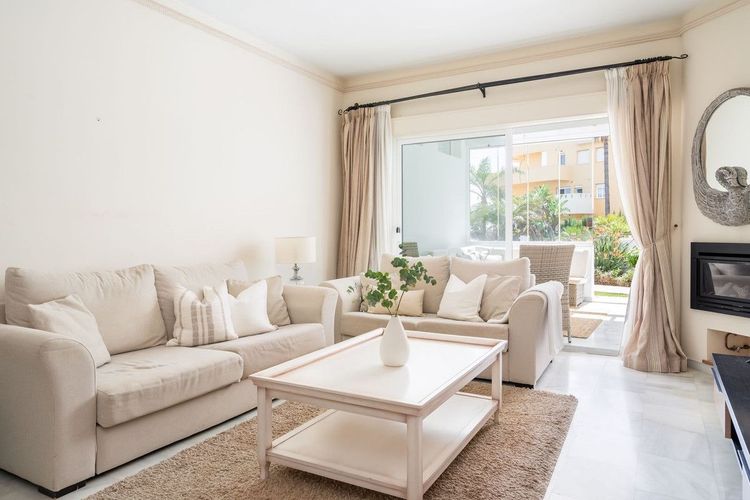 Apartment | Resale in La Cala de Mijas in La Cala de Mijas, Costa del Sol - Photo 2