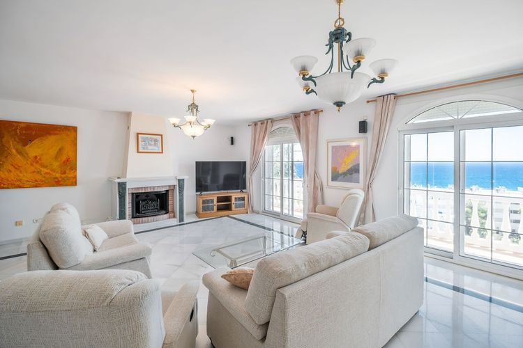 House | Resale in Torremuelle in Torremuelle, Costa del Sol - Photo 5
