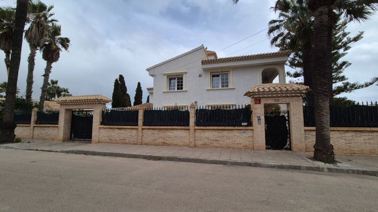 House | Resale in Orihuela in Orihuela, Costa Blanca - Photo 3