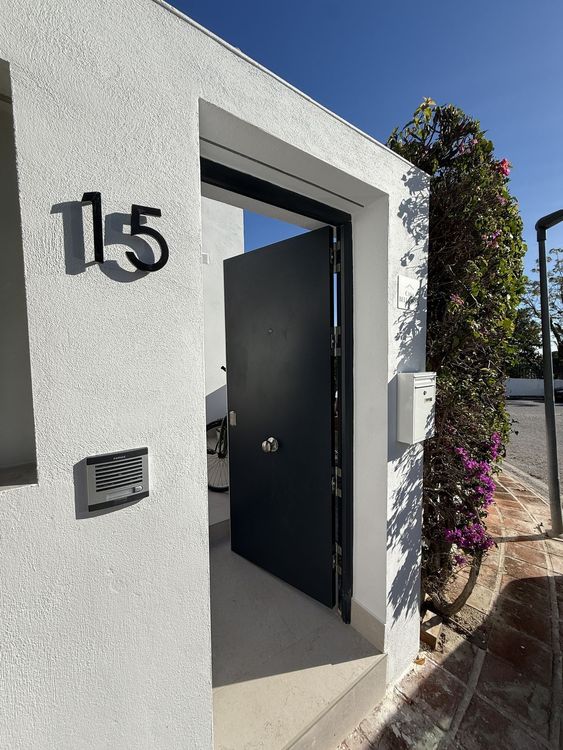 House | Resale in Guadalmina Alta in Guadalmina Alta, Costa del Sol - Photo 2