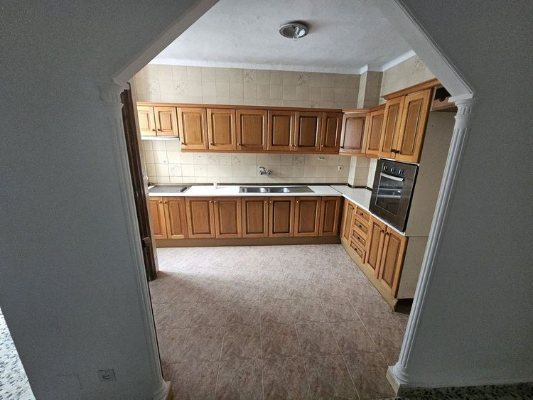 House | Resale in Estepona in Estepona, Costa del Sol - Photo 4