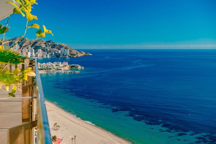 Apartment | Resale in Benidorm in Benidorm, Costa Blanca - Photo 2