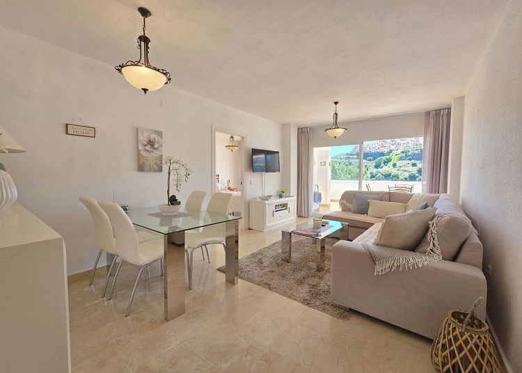 Apartment | Resale in Calahonda in Calahonda, Costa del Sol - Photo 3