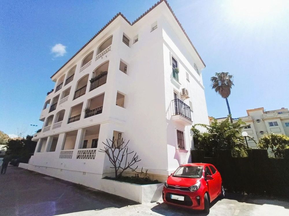 Apartment | Resale in El Pinillo in El Pinillo, Costa del Sol - Main property photo