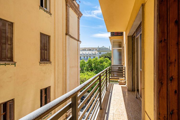 Apartment | Resale in Málaga Centro in Málaga Centro, Costa del Sol - Photo 2
