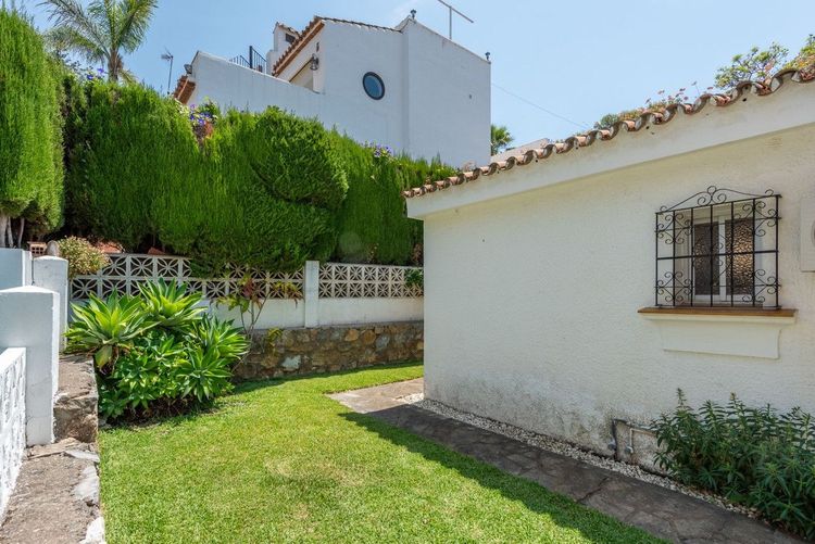 House | Resale in Nueva Andalucía in Nueva Andalucía Others, Costa del Sol - Photo 4