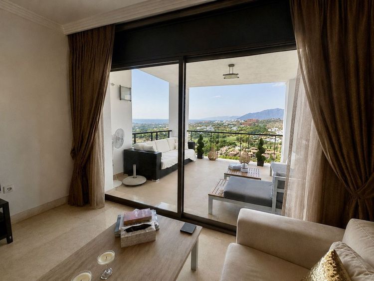 Apartment | Resale in Los Flamingos in Los Flamingos, Costa del Sol - Photo 4
