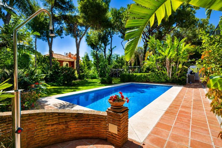House | Resale in Hacienda Las Chapas in Hacienda Las Chapas, Costa del Sol - Photo 2