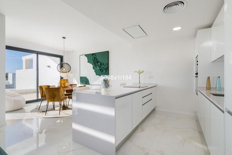 Penthouse | Resale in Estepona in Estepona, Costa del Sol - Photo 5