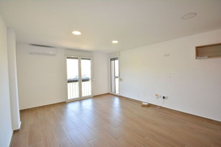 Apartment | Resale in Guardamar del Segura in Guardamar del Segura, Costa Blanca - Photo 2