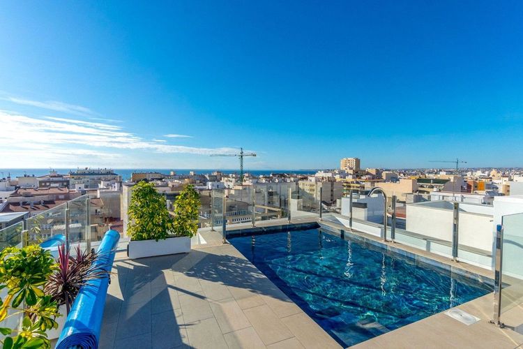 Apartment | Resale in Torrevieja in Torrevieja, Costa Blanca - Photo 2