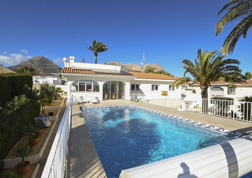 House | Resale in La Nucia in La Nucia, Costa Blanca - Main property photo