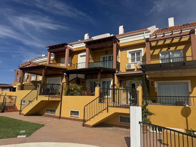 House | Resale in Rincón de la Victoria in Rincón de la Victoria, Costa del Sol - Photo 4