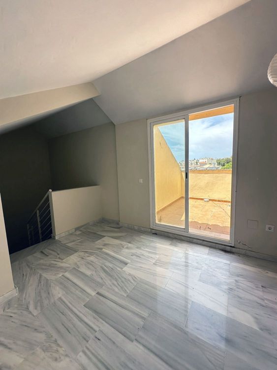 House | Resale in Calahonda in Calahonda, Costa del Sol - Photo 3