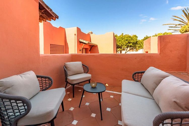 Apartment | Resale in Elviria in Elviria, Costa del Sol - Photo 3