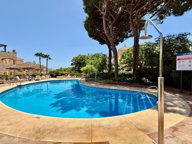 Apartment | Resale in Elviria - Development photo 1
