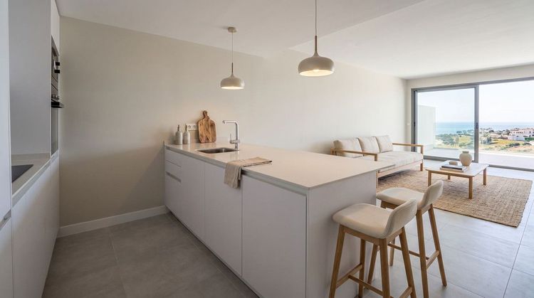 Apartment | Resale in La Duquesa in La Duquesa, Costa del Sol - Photo 5