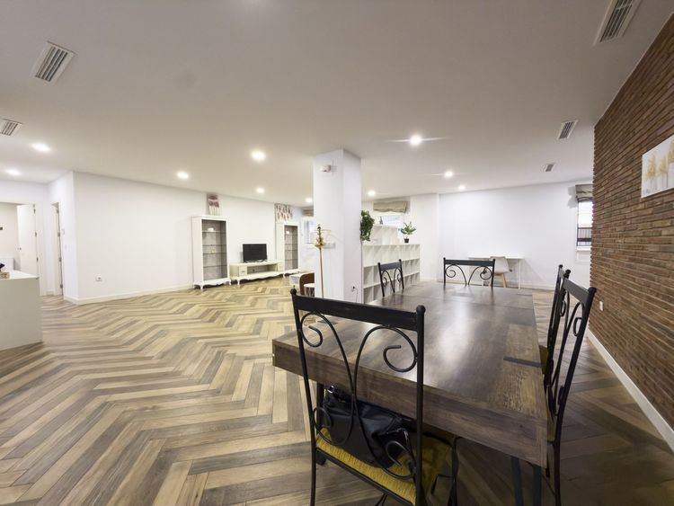 Apartment | Resale in Málaga Centro in Málaga Centro, Costa del Sol - Photo 2